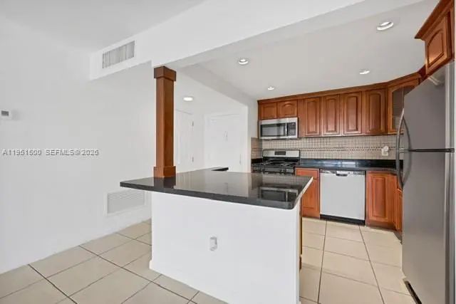 3 of 21 - 2175 Ne 170th Street #206, North Miami Beach, FL