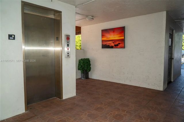 854 Nw 87th Avenue #405, Miami