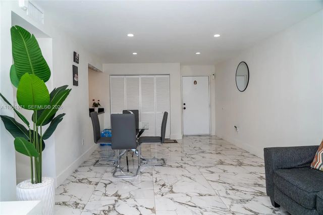 3 of 19 - 854 Nw 87th Avenue #405, Miami, FL