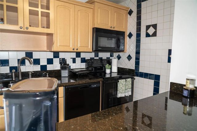 5 of 19 - 854 Nw 87th Avenue #405, Miami, FL