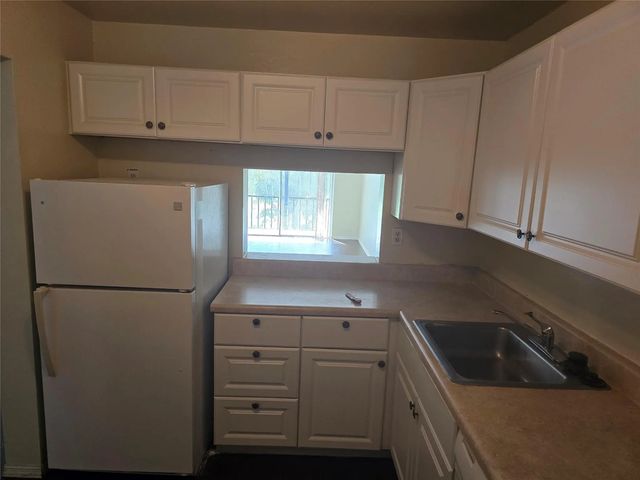 3 of 9 - 8000 Fairview Drive #205, Tamarac, FL