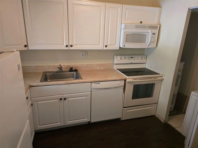 4 of 9 - 8000 Fairview Drive #205, Tamarac, FL