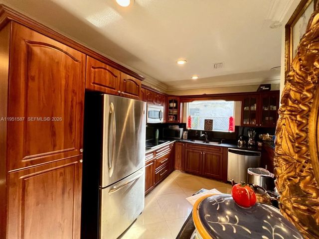4 of 7 - 3105 Sw 13th Street, Fort Lauderdale, FL