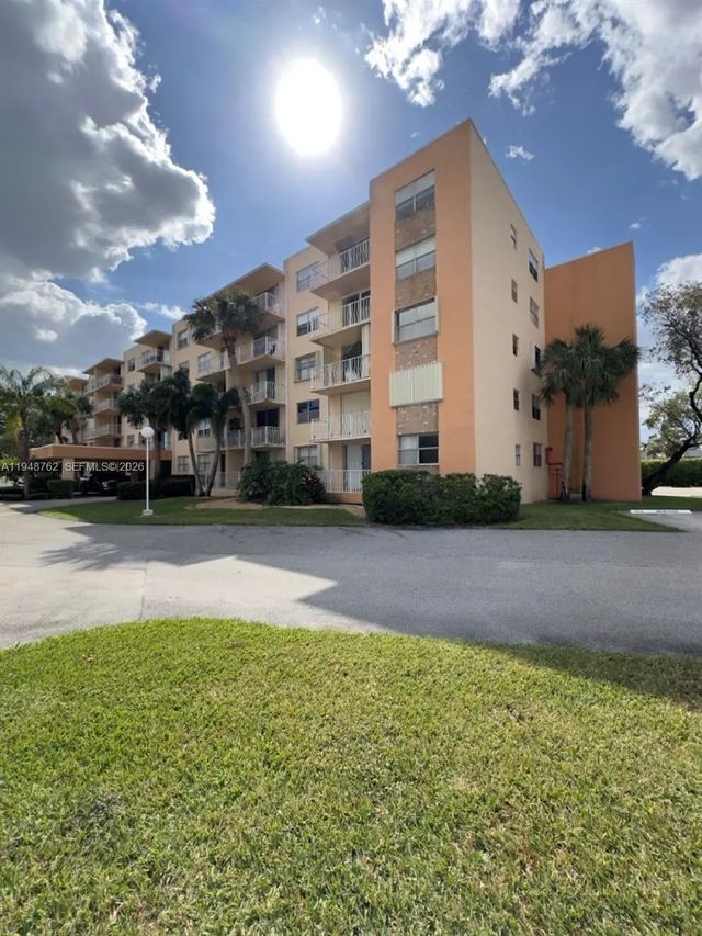 500 Executive Center Drive #2n, West Palm Beach