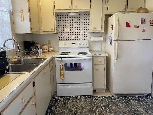 4 of 13 - 5300 Washington Street #s111, Hollywood, FL