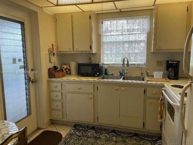5 of 13 - 5300 Washington Street #s111, Hollywood, FL