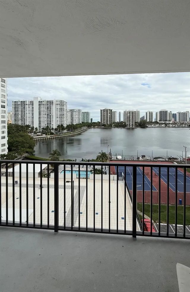 2750 Ne 183rd Street #709, Aventura
