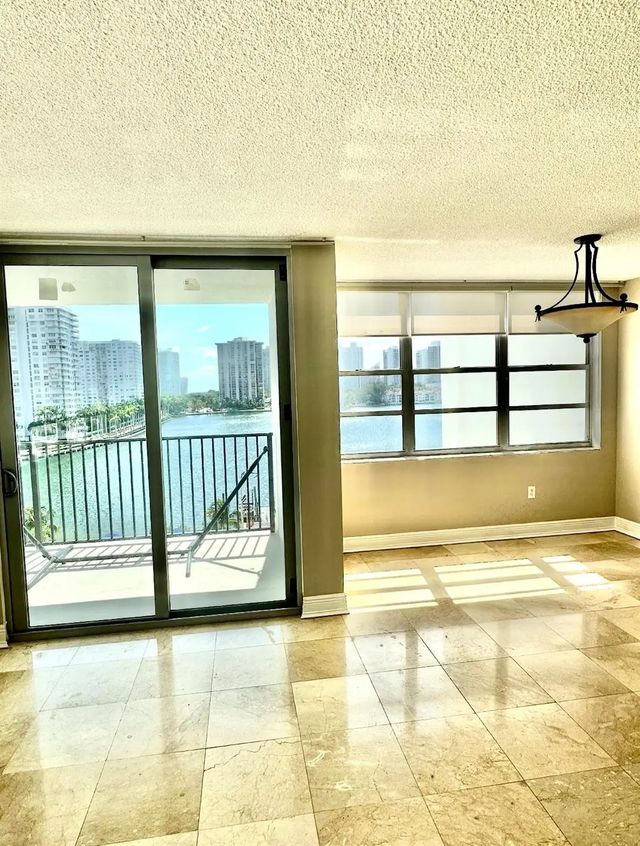 2 of 14 - 2750 Ne 183rd Street #709, Aventura, FL
