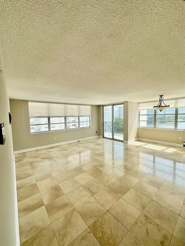 3 of 14 - 2750 Ne 183rd Street #709, Aventura, FL