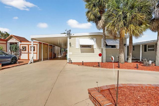 5 of 49 - 3033 Lakeshore Drive, Dania Beach, FL