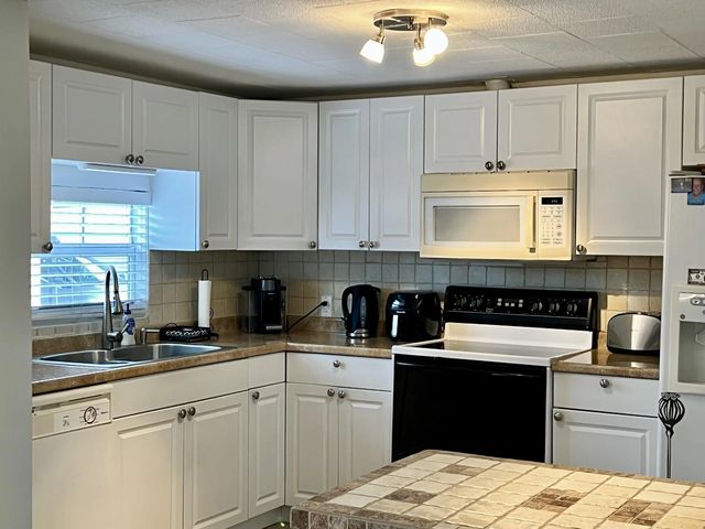 3 of 39 - 3325 South Street, Hollywood, FL