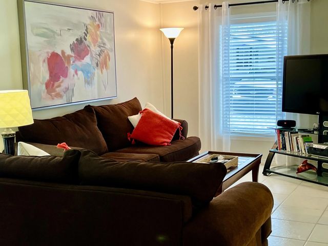 4 of 39 - 3325 South Street, Hollywood, FL