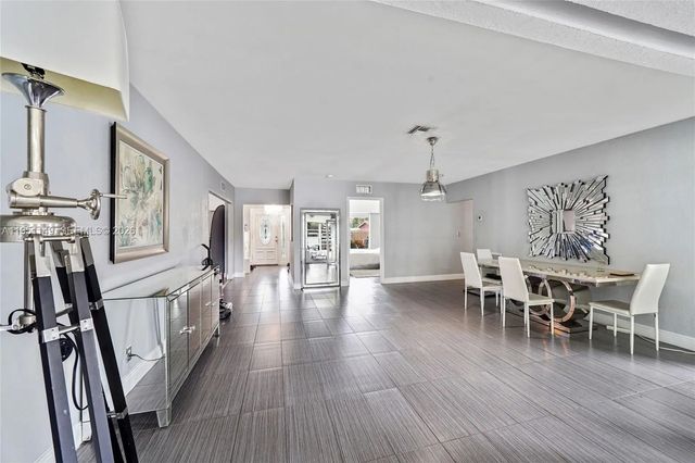 5 of 39 - 2534 Monroe Street, Hollywood, FL
