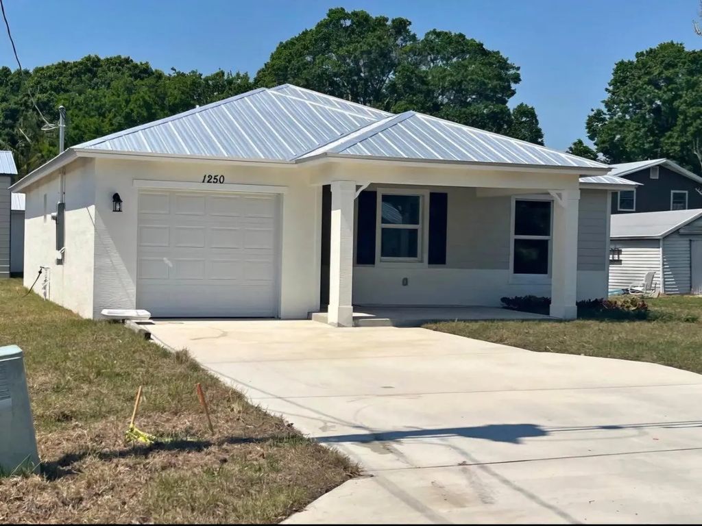 1250 Nw Antoch Avenue, Stuart