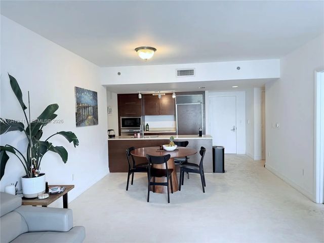 3 of 40 - 465 Brickell Avenue #2906, Miami, FL