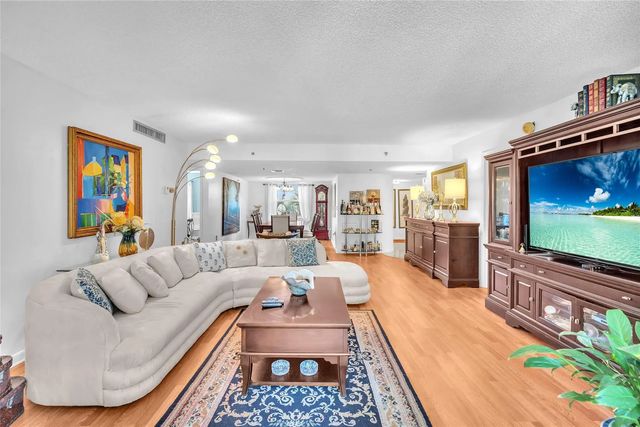 3910 Inverrary Boulevard #308-b, Lauderhill