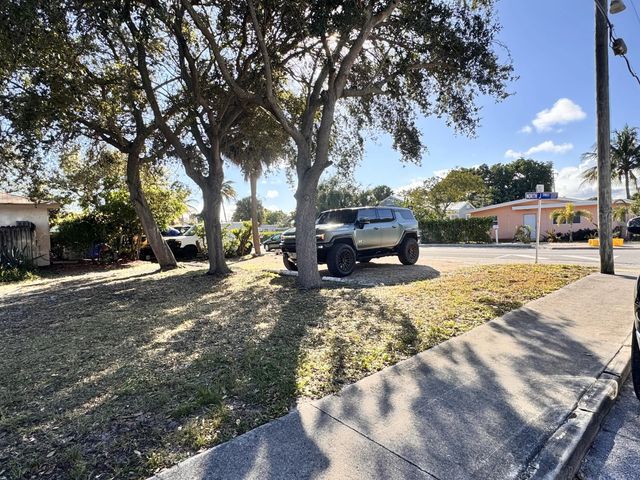 4 of 20 - 717 8th Avenue N, Lake Worth Beach, FL