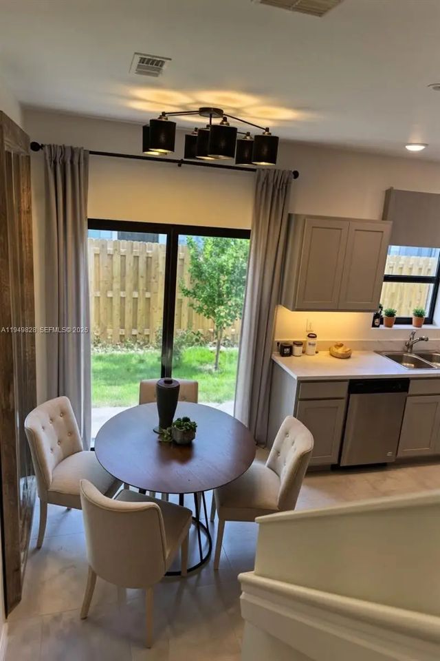 3 of 14 - 417 Ne 1st Drive, Florida City, FL