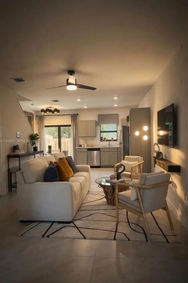 4 of 14 - 417 Ne 1st Drive, Florida City, FL