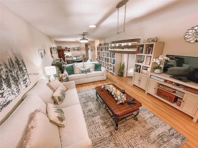 3 of 39 - 319 Colony Lane #b, Fort Pierce, FL