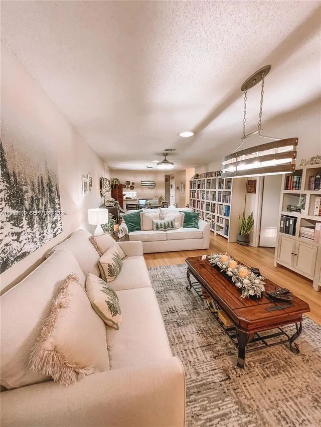4 of 39 - 319 Colony Lane #b, Fort Pierce, FL