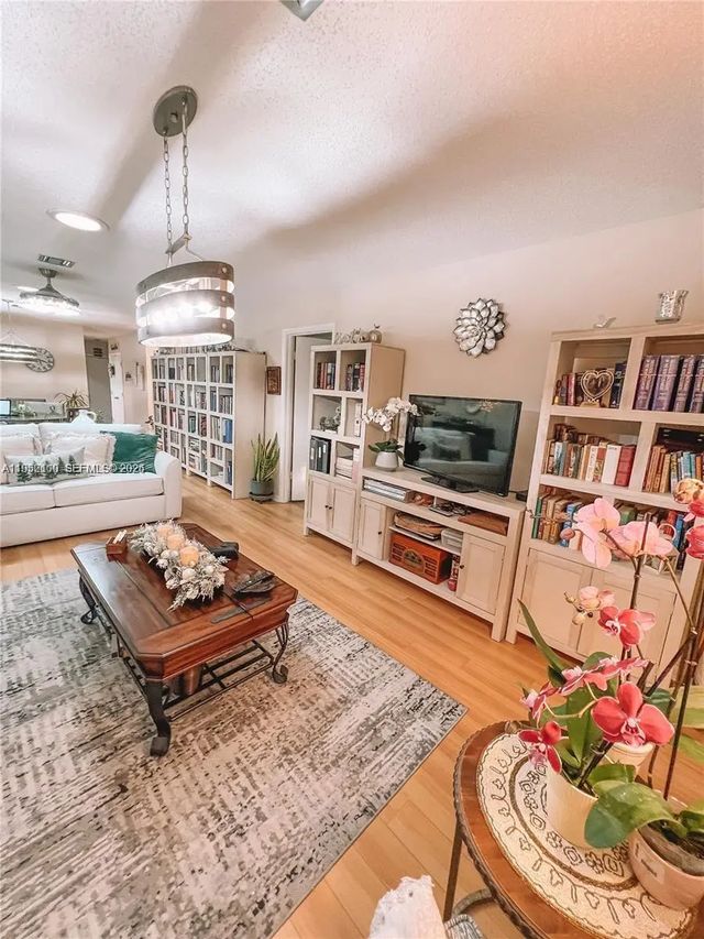 5 of 39 - 319 Colony Lane #b, Fort Pierce, FL