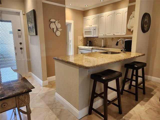 3 of 30 - 5100 Nw 35th Street #101, Lauderdale Lakes, FL