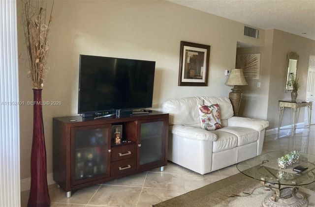 5 of 30 - 5100 Nw 35th Street #101, Lauderdale Lakes, FL