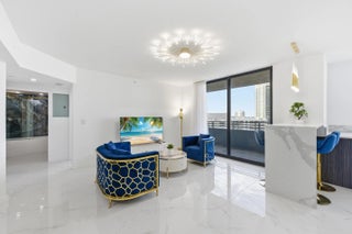 Photo of Listing #R11157697