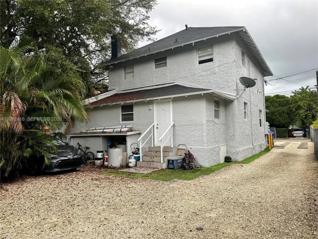 4 of 17 - 529 Sw 3rd Street, Miami, FL