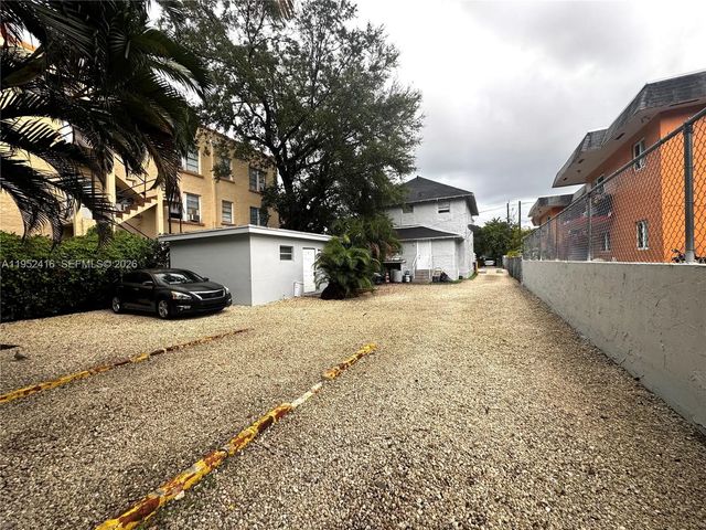 5 of 17 - 529 Sw 3rd Street, Miami, FL