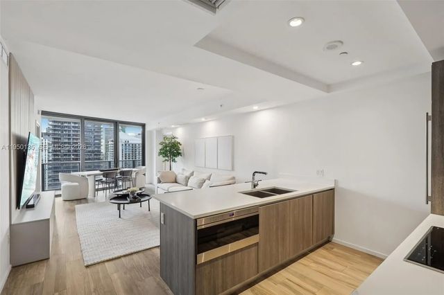 4 of 37 - 801 S Miami Avenue #3802, Miami, FL