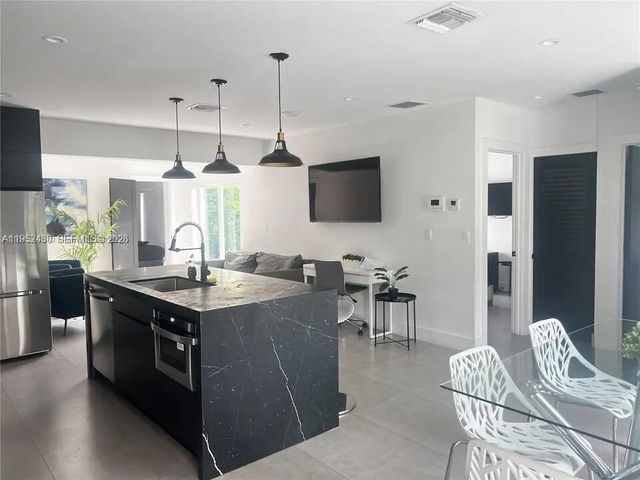 15 Nw 52nd Street, Miami
