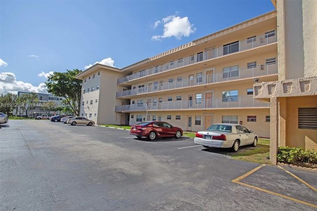 3 of 50 - 4151 Nw 41st Street #301, Lauderdale Lakes, FL