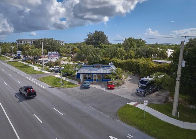 2 of 8 - 2095 Nw Federal Highway, Jensen Beach, FL