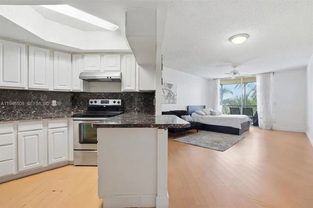 2 of 26 - 8363 Lake Drive #503, Doral, FL