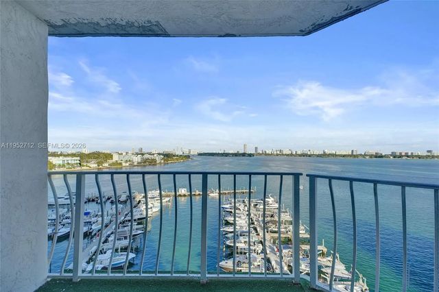7601 E Treasure Drive #1120, North Bay Village