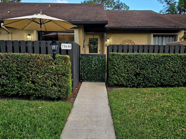 716 Sunny Pine Way D, Greenacres