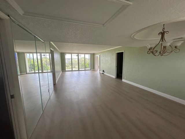 3850 Oaks Clubhouse Drive #403, Pompano Beach