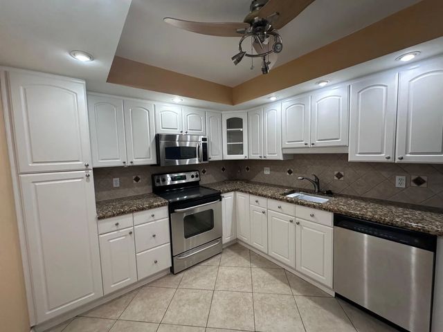 4 of 20 - 3850 Oaks Clubhouse Drive #403, Pompano Beach, FL