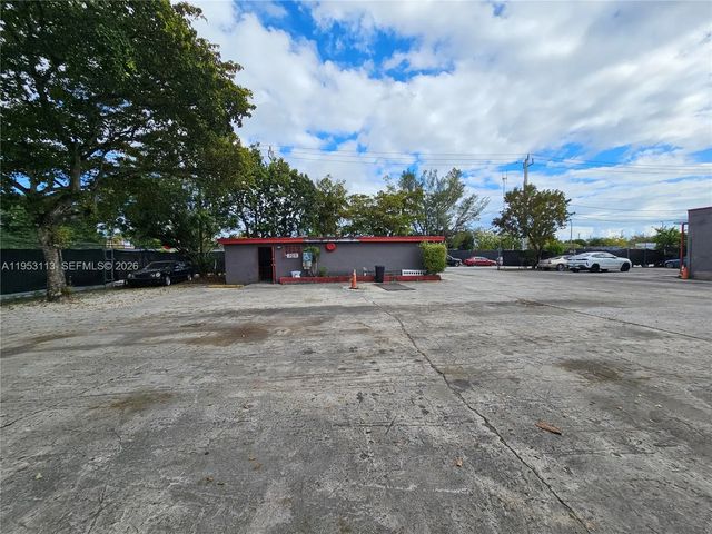 4 of 32 - 2110 Sw 58th Avenue, West Park, FL
