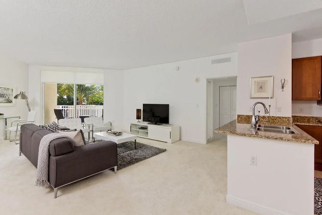 4 of 41 - 450 N Federal Highway #609, Boynton Beach, FL