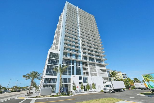 220 Lake Shore Drive #717, West Palm Beach