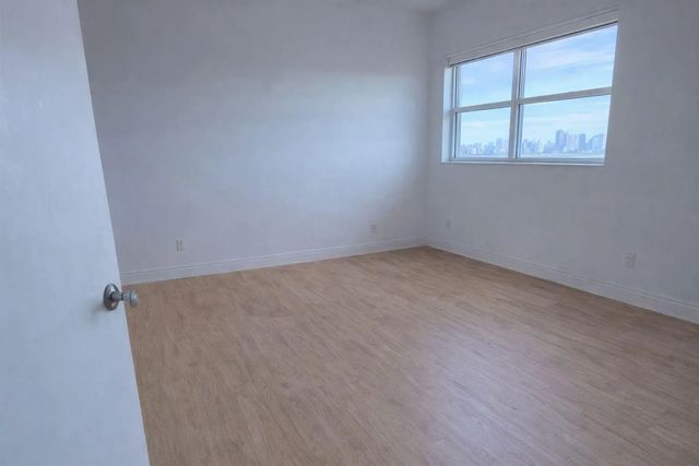 4 of 8 - 14951 Royal Oaks Lane #1607, North Miami, FL