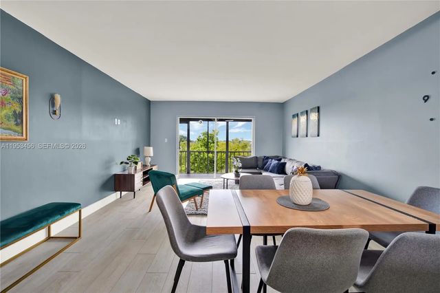 950 Hillcrest Drive #414, Hollywood