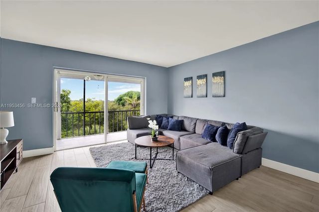 2 of 35 - 950 Hillcrest Drive #414, Hollywood, FL