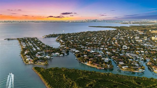 2 of 34 - 164 W Mashta Drive, Key Biscayne, FL