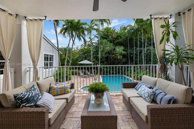 4 of 34 - 164 W Mashta Drive, Key Biscayne, FL