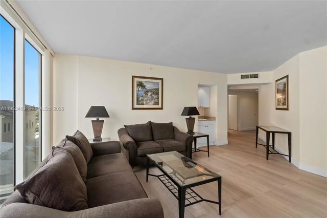 5 of 51 - 4775 Collins Avenue #507, Miami Beach, FL