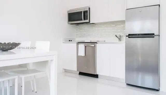 4 of 13 - 801 15th Street #208, Miami Beach, FL